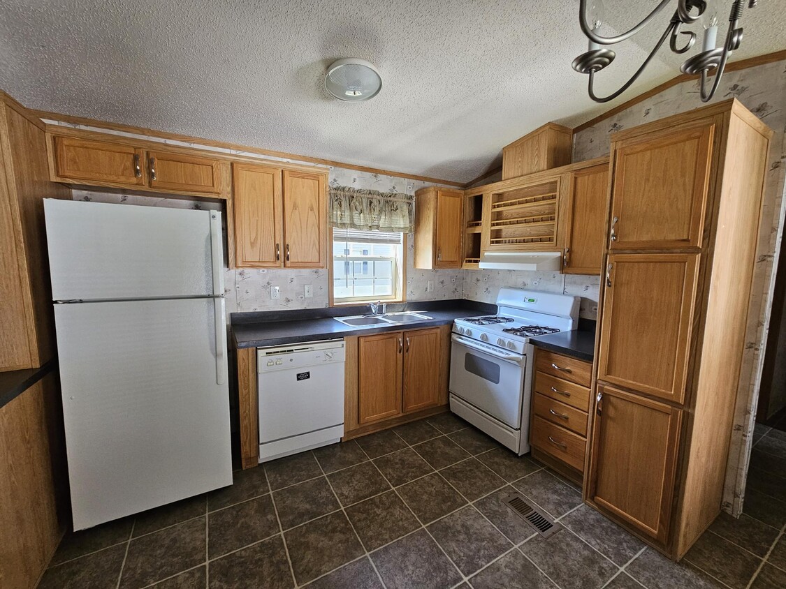 Primary Photo - 45 Sunnyfield Dr