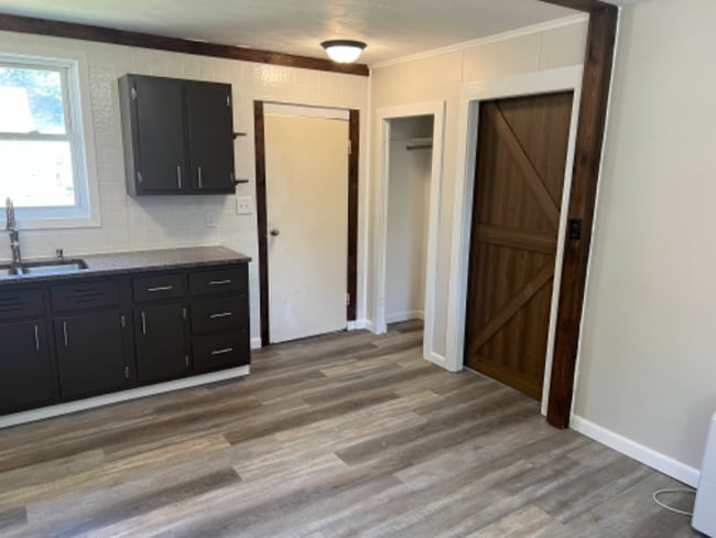 Photo - 327 W Shaw St House