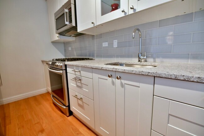 Foto del edificio - 8 Whittier Pl