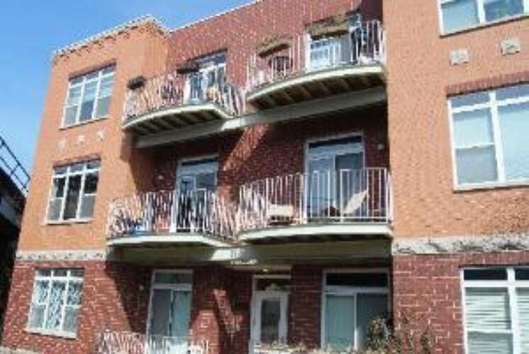 Primary Photo - 946 W Fry St