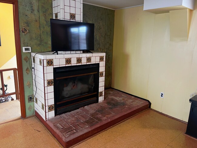 Sala de estar del segundo piso - 715 Balboa Ct