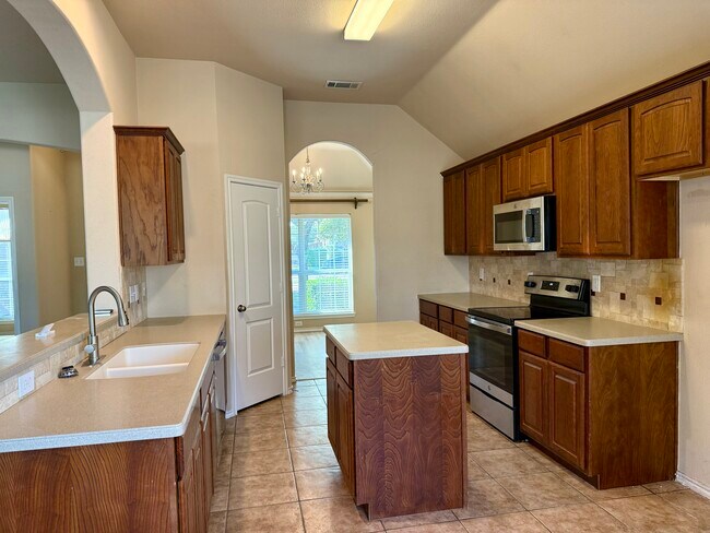 Foto del edificio - 502 Branchwood Dr