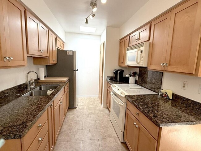 Building Photo - 29 Dearborn Pl