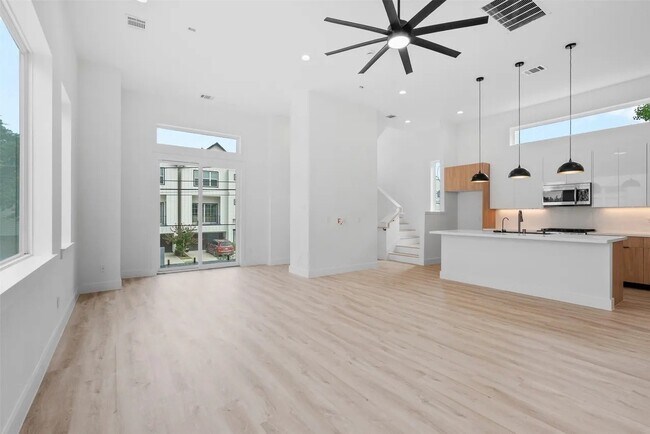 Building Photo - 3405 Hutchins St