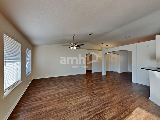 Building Photo - 985 Hyannis Port Dr