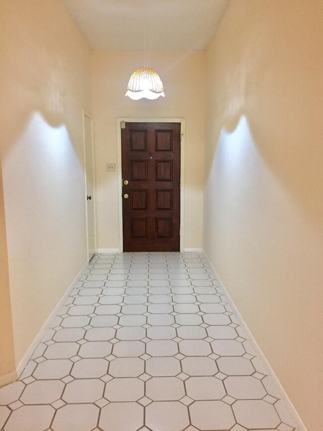 Building Photo - 9922 Totem Trail
