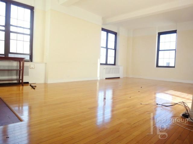 Primary Photo - 1 University Pl