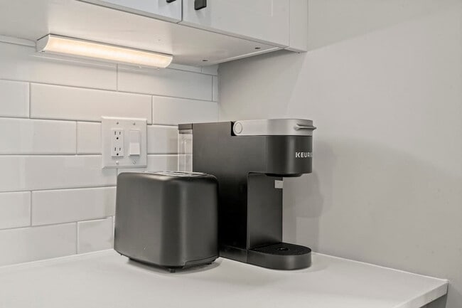 Building Photo - 916 N Delaware Ave