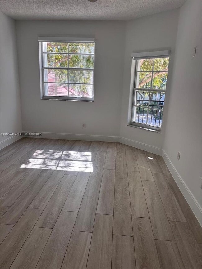 Foto del edificio - 3255 NE 184th St