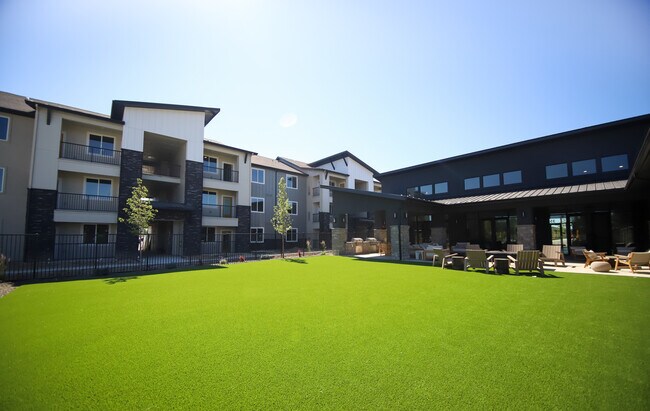 Foto del edificio - Yellowstone Apartments