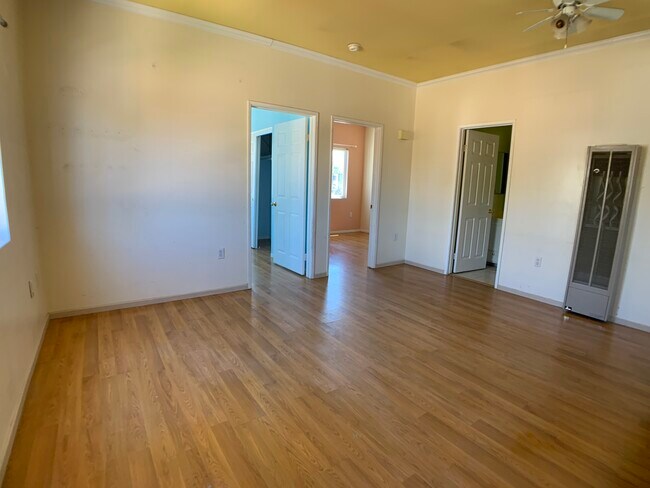 Building Photo - 2022 Howard Ave