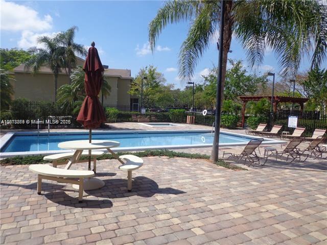 Foto principal - 800 Cypress Park Way