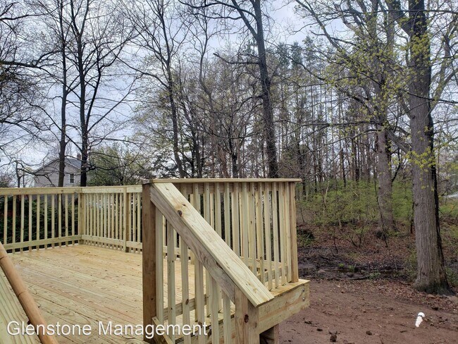 Building Photo - 3 br, 1 bath House - 18 Hilltop Dr