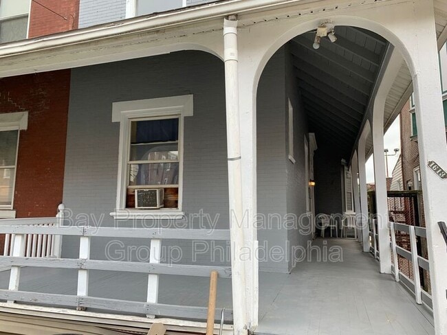 Building Photo - 1613 Dyre St