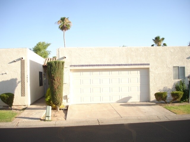 Foto principal - 1413 E Torrey Pines Cir