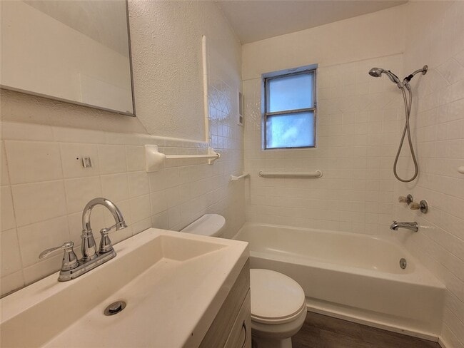 Foto del edificio - 3824 Modlin St