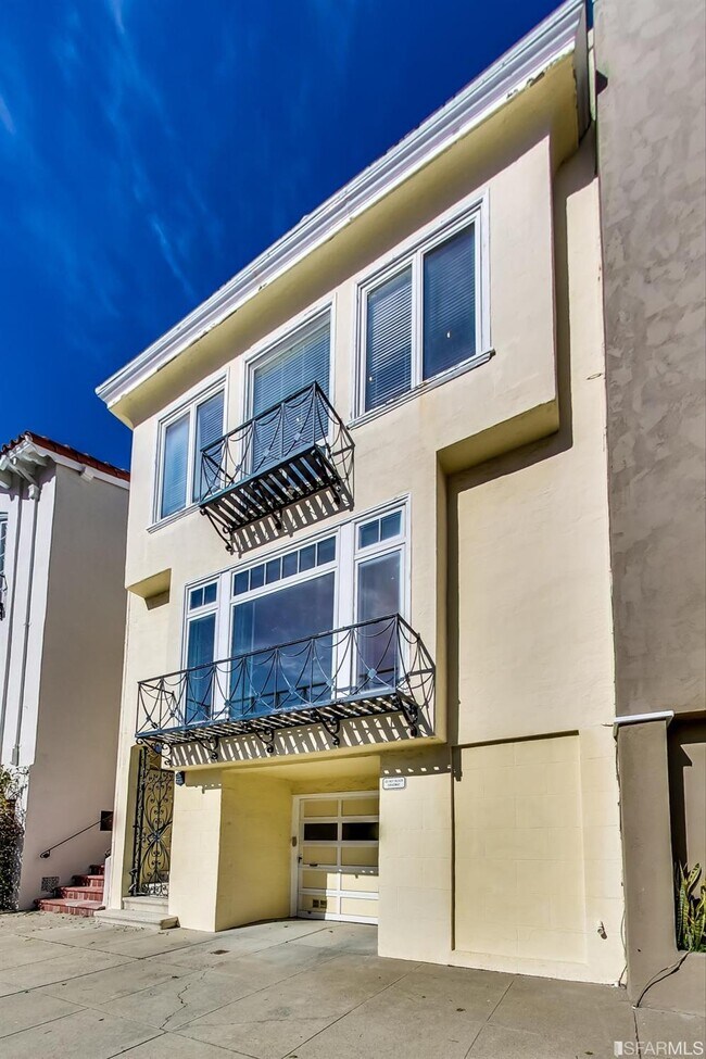 Building Photo - 1784 Beach St