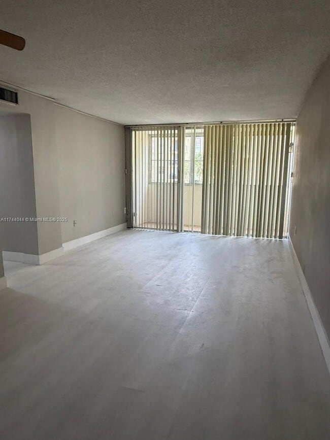 Building Photo - 870 NW 87th Ave