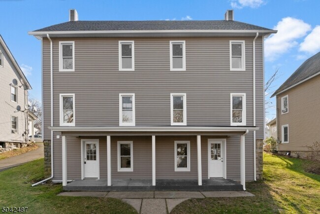 Building Photo - 26 Sussex St