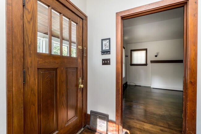 Foto del edificio - 1014 Woodlawn Ave