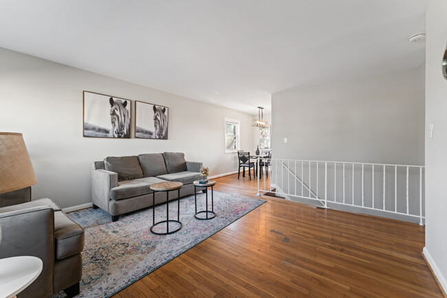 Living Room - 8903 Ardwick Ardmore Rd