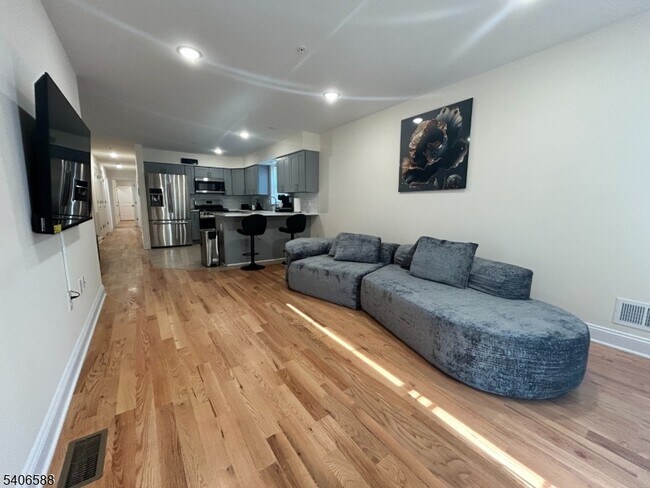 Foto del edificio - 337 13th Ave