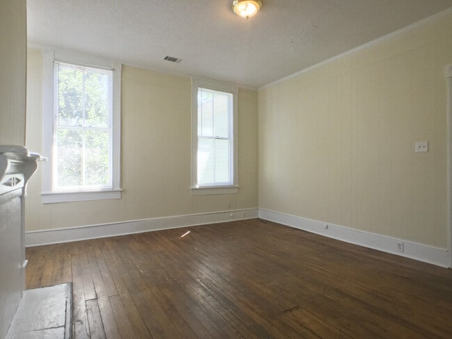 Building Photo - 407 E Park Ave