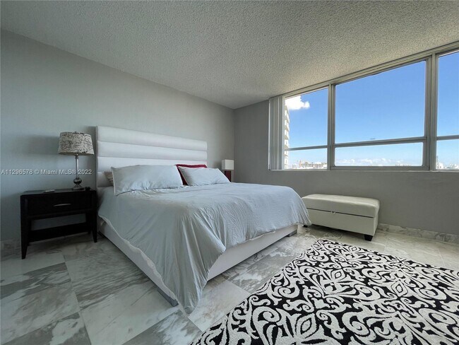 Foto del edificio - 1500 Bay Rd