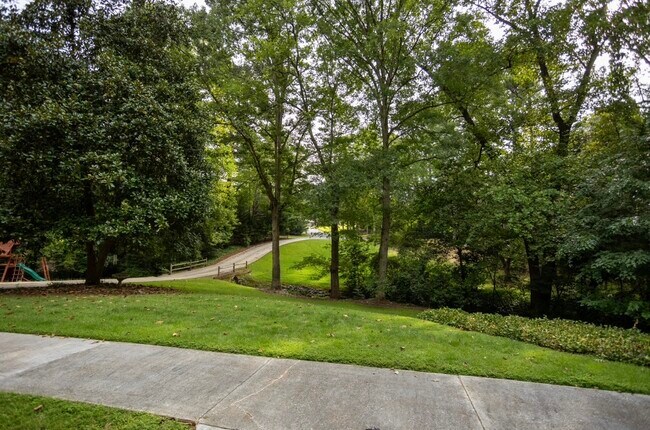 1.3 acre lot - 1410 Glenwood Ct SE