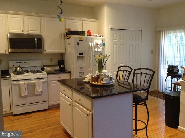 Foto del edificio - 104 Rolling Hill Dr