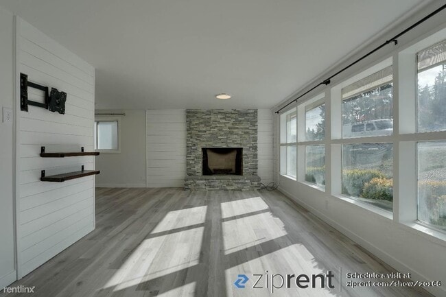 Building Photo - 3 br, 1 bath House - 23407 Hedlund Avenue,...