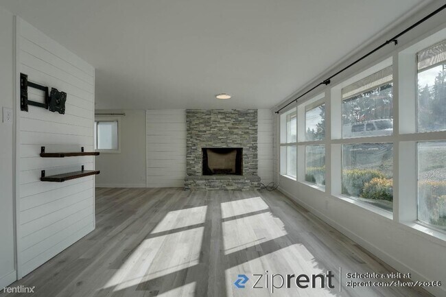Foto del edificio - 3 br, 1 bath House - 23407 Hedlund Avenue,...