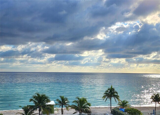 Building Photo - 2030 S Ocean Dr