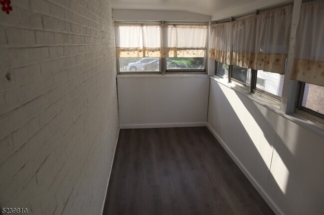 Foto del edificio - 98 Milton Ave