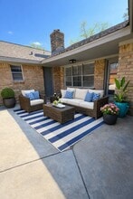 Building Photo - 703 Bayview Dr