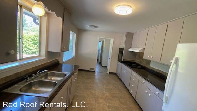 Building Photo - 3 br, 1.5 bath House - 9909 120th St SW