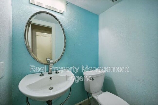 Foto del edificio - 2701 Harmon Dr