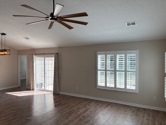 Building Photo - 3154 Shorecrest Bay Dr