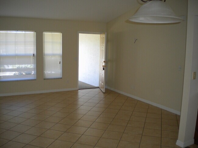 Building Photo - Charming 3 Bedroom, 2 Bath Home in Beautif...