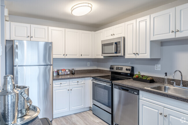 2 BR, 2 BA - Kitchen - Broadmoor