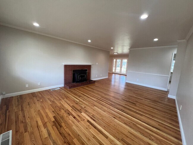 Building Photo - Charming Old Southwest Reno Home - 2145 De...