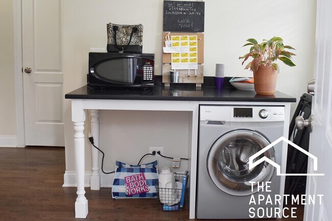 Foto del edificio - 3819 N Greenview Ave