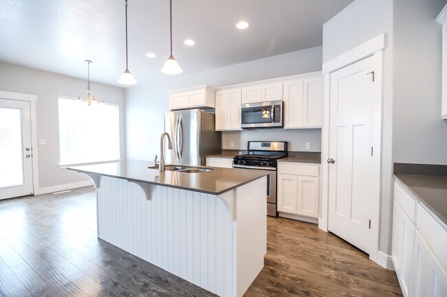 Building Photo - 4901 W Spire Way