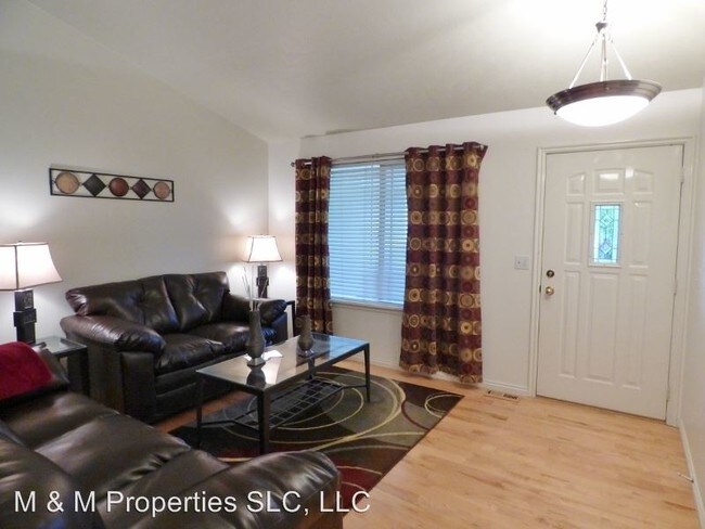Building Photo - 4 br, 3 bath House - 350 E La Vera Lane