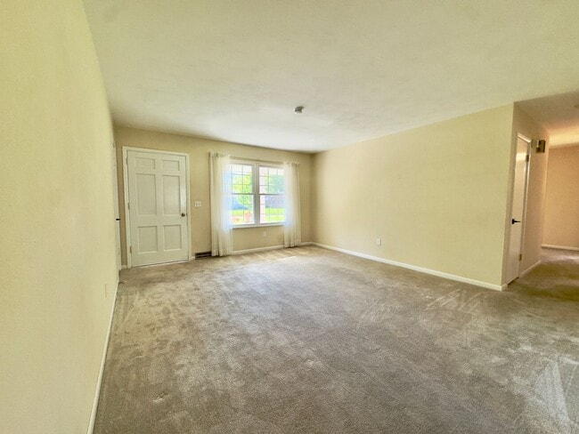 Building Photo - 5247 Silvertown Dr