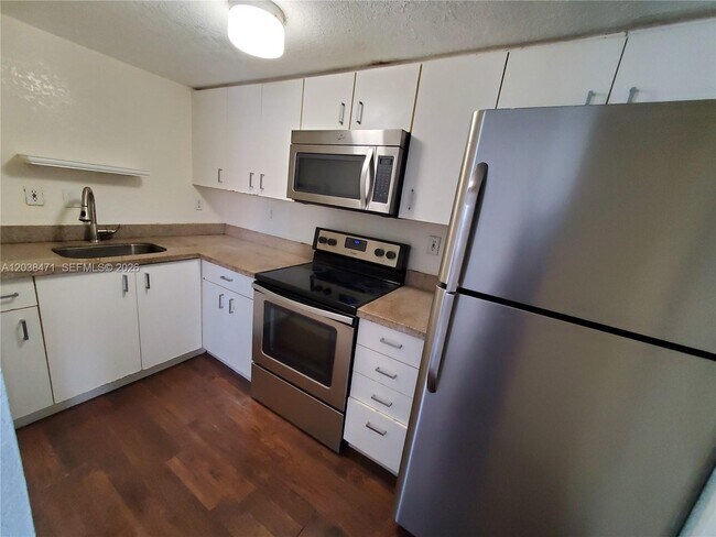 Foto del edificio - 300 NW 84th Terrace