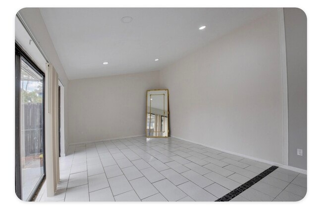 Foto del edificio - 4588 Holly Lake Dr