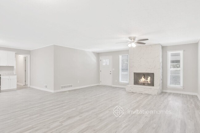 Foto del edificio - 6135 Hillpine Dr