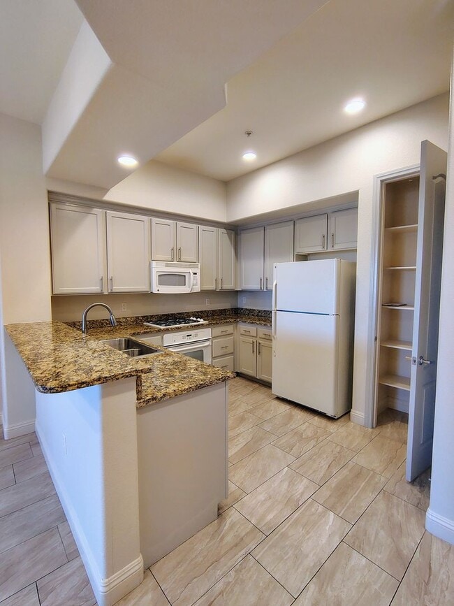 Building Photo - Manhattan - Guard Gated Community