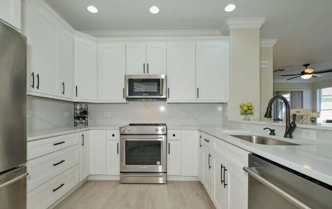 Building Photo - 8760 Stockbridge Dr